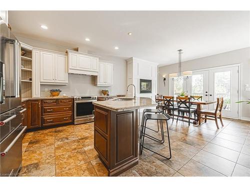 178 Brookhaven Court, Welland, ON - Indoor Photo Showing Kitchen With Upgraded Kitchen