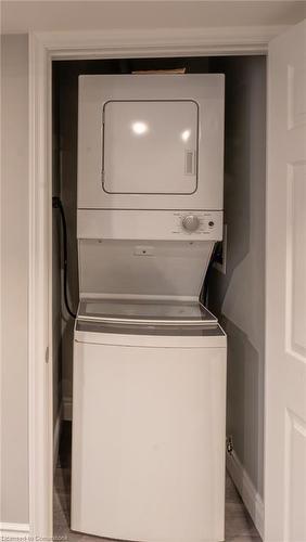 Lower-244 Upper Paradise Road, Hamilton, ON - Indoor Photo Showing Laundry Room