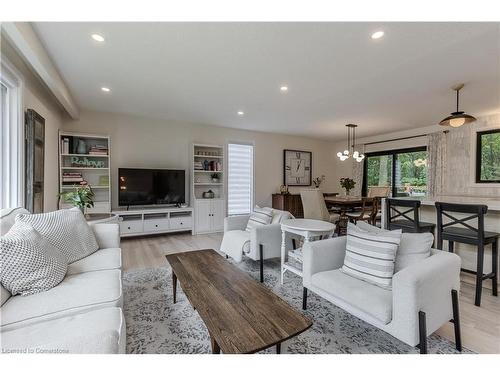 1891 Heather Hills Drive, Burlington, ON - Indoor Photo Showing Living Room