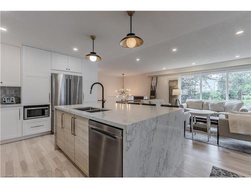 1891 Heather Hills Drive, Burlington, ON - Indoor Photo Showing Kitchen With Double Sink With Upgraded Kitchen