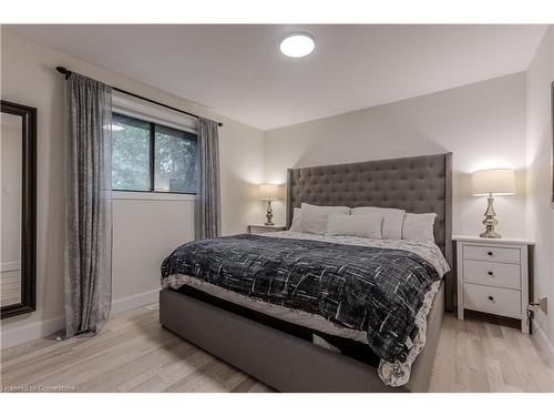 1891 Heather Hills Drive, Burlington, ON - Indoor Photo Showing Bedroom