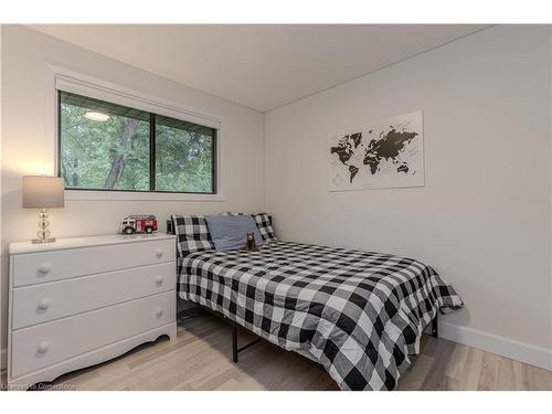 1891 Heather Hills Drive, Burlington, ON - Indoor Photo Showing Bedroom