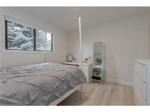 1891 Heather Hills Drive, Burlington, ON - Indoor Photo Showing Bedroom