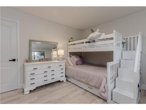 1891 Heather Hills Drive, Burlington, ON - Indoor Photo Showing Bedroom