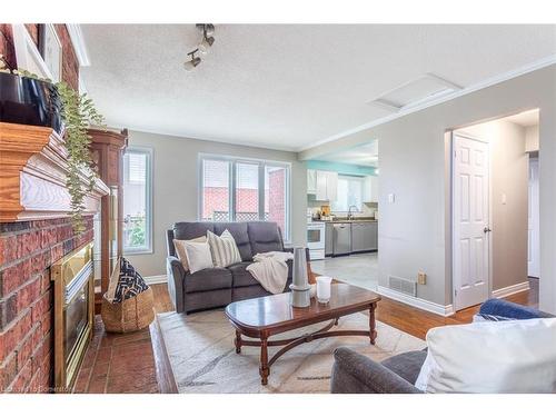 48 Karsh Crescent, Hamilton, ON - Indoor Photo Showing Living Room