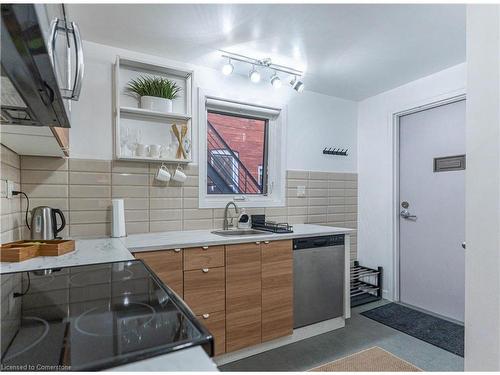 329 Main Street W, Hamilton, ON - Indoor Photo Showing Kitchen