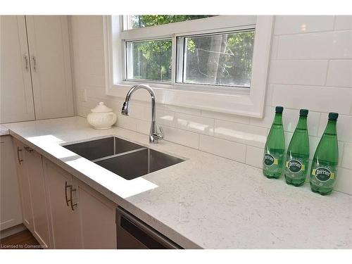 1420 Chalice Crescent, Mississauga, ON - Indoor Photo Showing Kitchen With Double Sink