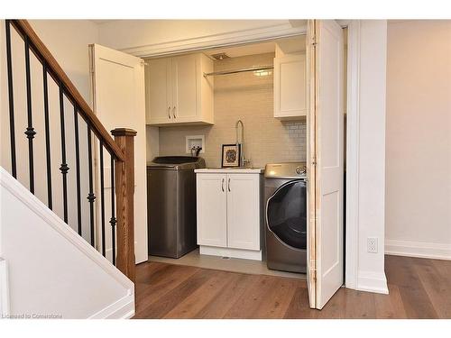 1420 Chalice Crescent, Mississauga, ON - Indoor Photo Showing Laundry Room