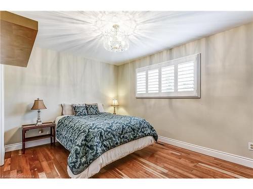 2163 Alconbury Crescent, Burlington, ON - Indoor Photo Showing Bedroom