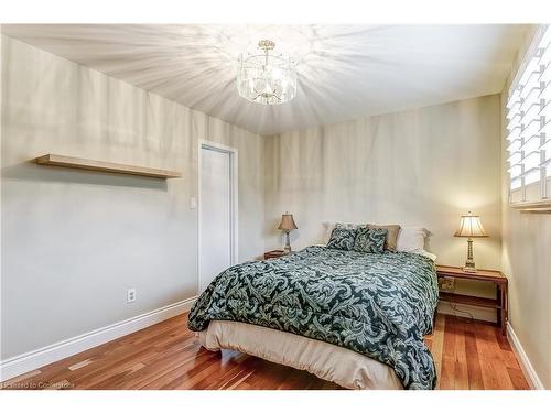 2163 Alconbury Crescent, Burlington, ON - Indoor Photo Showing Bedroom