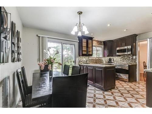 2163 Alconbury Crescent, Burlington, ON - Indoor Photo Showing Kitchen With Upgraded Kitchen