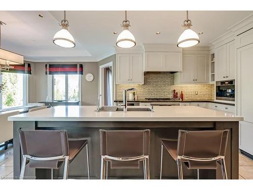 1407 Bayshire Drive, Halton, ON - Indoor Photo Showing Kitchen With Upgraded Kitchen