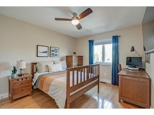 1407 Bayshire Drive, Halton, ON - Indoor Photo Showing Bedroom