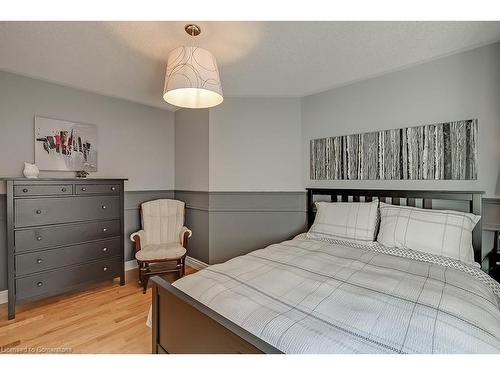 1407 Bayshire Drive, Halton, ON - Indoor Photo Showing Bedroom