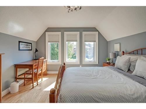 1407 Bayshire Drive, Halton, ON - Indoor Photo Showing Bedroom