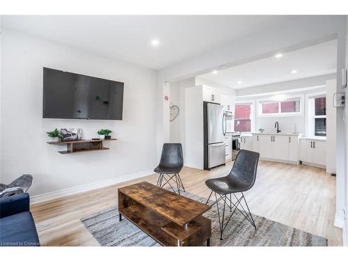 1-88 Tisdale Street S, Hamilton, ON - Indoor Photo Showing Living Room