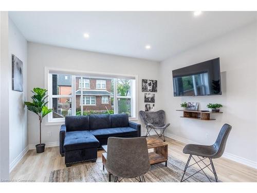 1-88 Tisdale Street S, Hamilton, ON - Indoor Photo Showing Living Room