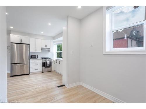 1-88 Tisdale Street S, Hamilton, ON - Indoor Photo Showing Kitchen