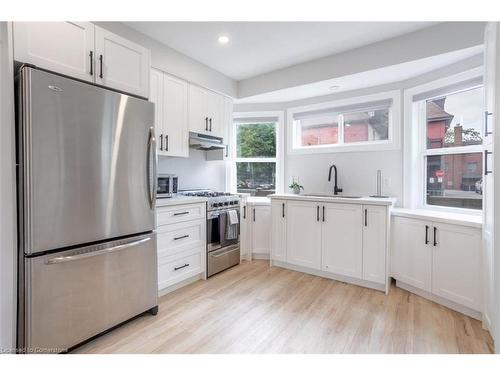 1-88 Tisdale Street S, Hamilton, ON - Indoor Photo Showing Kitchen With Upgraded Kitchen