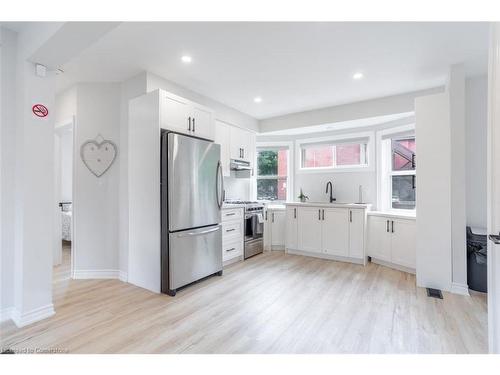 1-88 Tisdale Street S, Hamilton, ON - Indoor Photo Showing Kitchen