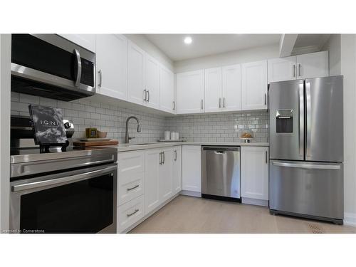 17-2411 Sovereign Street, Oakville, ON - Indoor Photo Showing Kitchen With Stainless Steel Kitchen With Upgraded Kitchen