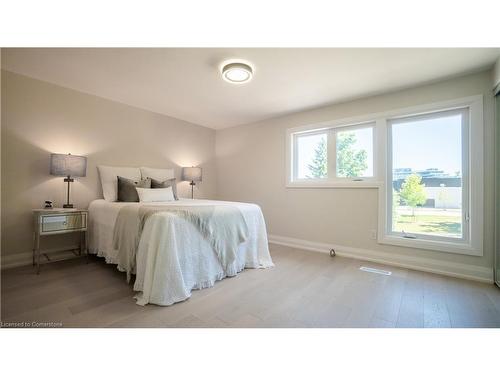 17-2411 Sovereign Street, Oakville, ON - Indoor Photo Showing Bedroom