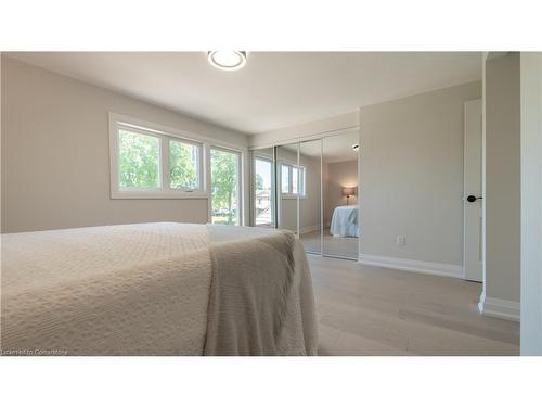 17-2411 Sovereign Street, Oakville, ON - Indoor Photo Showing Bedroom