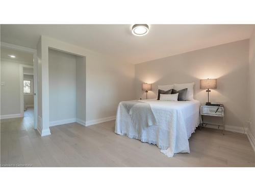 17-2411 Sovereign Street, Oakville, ON - Indoor Photo Showing Bedroom