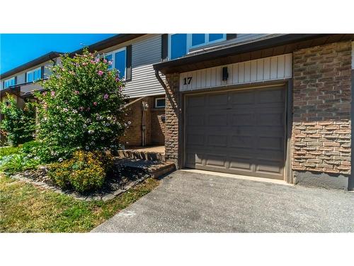 17-2411 Sovereign Street, Oakville, ON - Outdoor