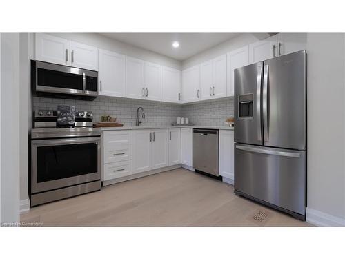 17-2411 Sovereign Street, Oakville, ON - Indoor Photo Showing Kitchen With Stainless Steel Kitchen