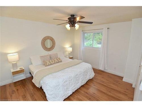 4 Joya Place, Dundas, ON - Indoor Photo Showing Bedroom