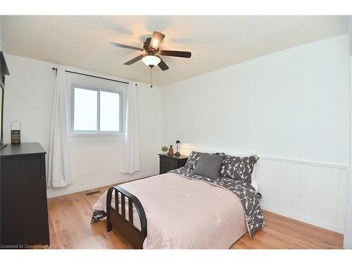 4 Joya Place, Dundas, ON - Indoor Photo Showing Bedroom