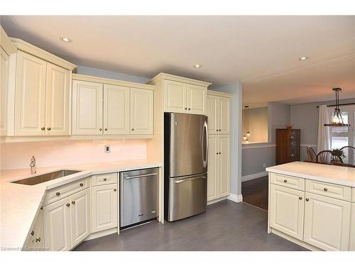 4 Joya Place, Dundas, ON - Indoor Photo Showing Kitchen