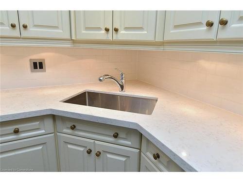 4 Joya Place, Dundas, ON - Indoor Photo Showing Kitchen