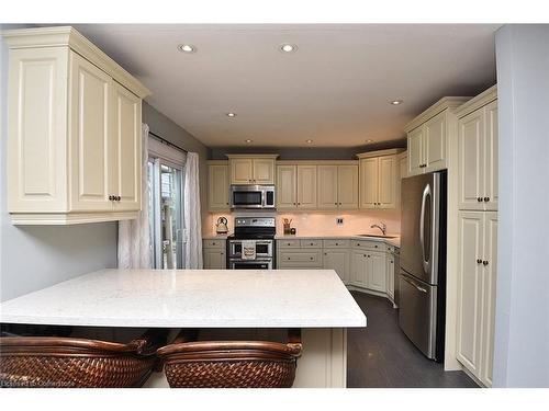 4 Joya Place, Dundas, ON - Indoor Photo Showing Kitchen