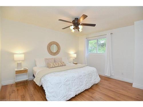 4 Joya Place, Dundas, ON - Indoor Photo Showing Bedroom