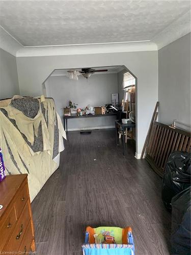 98 East 18Th Street, Hamilton, ON - Indoor Photo Showing Bedroom