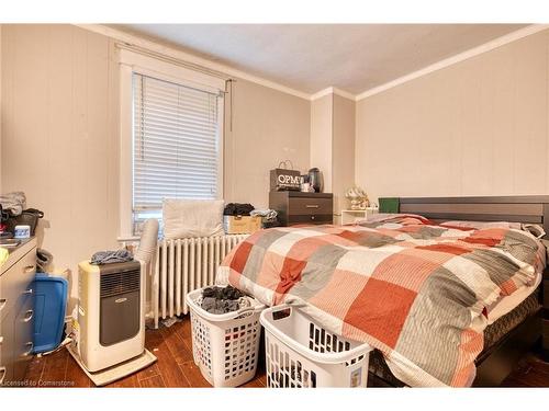 34 Sherman Avenue S, Hamilton, ON - Indoor Photo Showing Bedroom