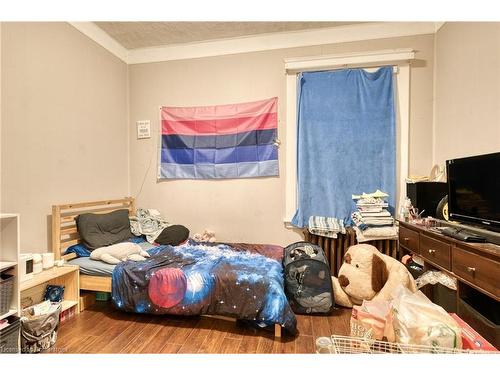 34 Sherman Avenue S, Hamilton, ON - Indoor Photo Showing Bedroom