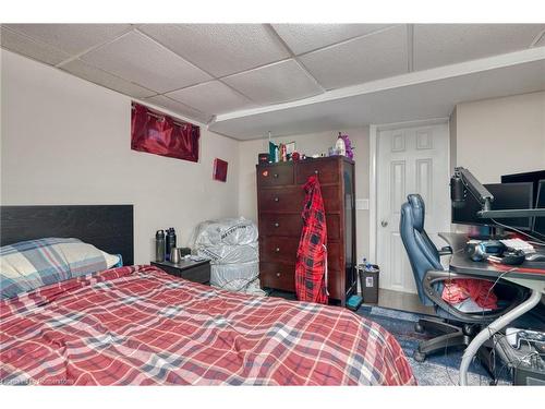 34 Sherman Avenue S, Hamilton, ON - Indoor Photo Showing Bedroom