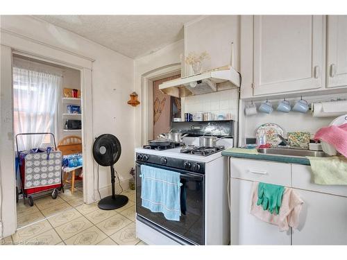 34 Sherman Avenue S, Hamilton, ON - Indoor Photo Showing Kitchen