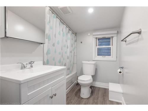 34 Sherman Avenue S, Hamilton, ON - Indoor Photo Showing Bathroom