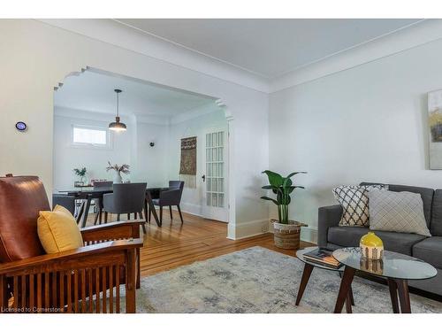 116 Victoria Street, Dundas, ON - Indoor Photo Showing Living Room