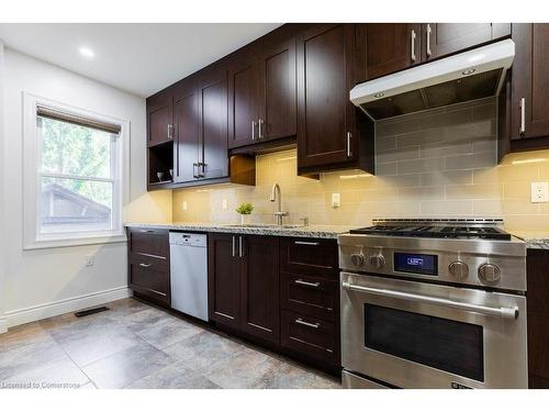 116 Victoria Street, Dundas, ON - Indoor Photo Showing Kitchen