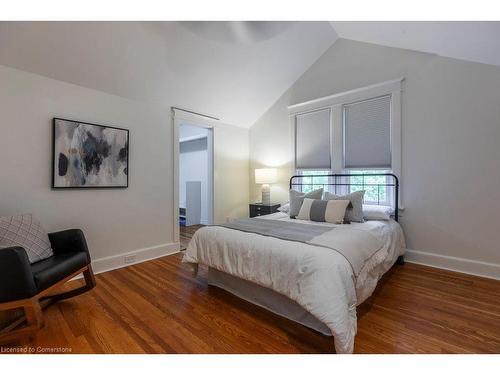 116 Victoria Street, Dundas, ON - Indoor Photo Showing Bedroom