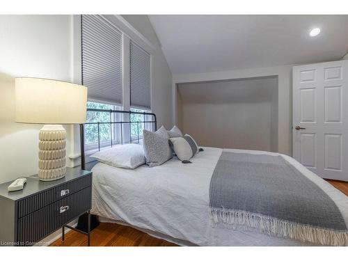 116 Victoria Street, Dundas, ON - Indoor Photo Showing Bedroom