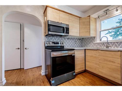 355 Bernard Avenue, Ridgeway, ON - Indoor Photo Showing Kitchen