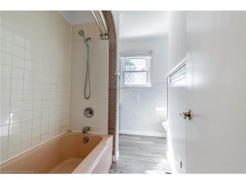 355 Bernard Avenue, Ridgeway, ON - Indoor Photo Showing Bathroom