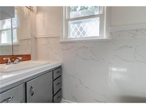 355 Bernard Avenue, Ridgeway, ON - Indoor Photo Showing Bathroom