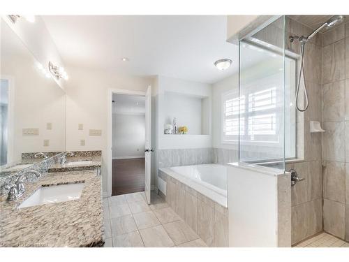 180 Chambers Drive, Ancaster, ON - Indoor Photo Showing Bathroom